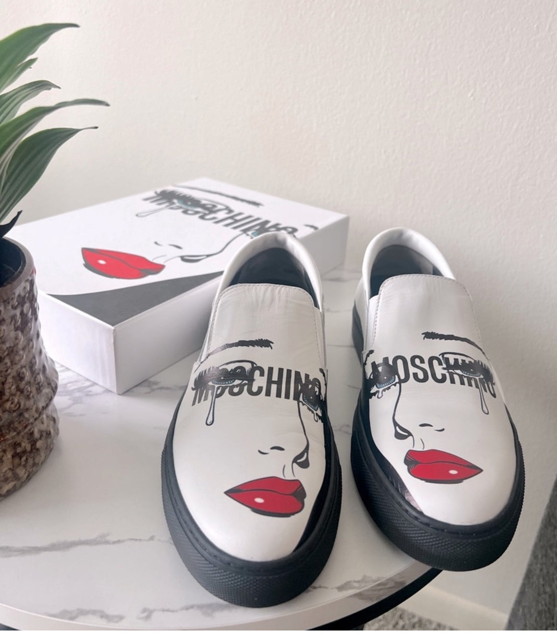 Moschino Flat Shoes-Preloved