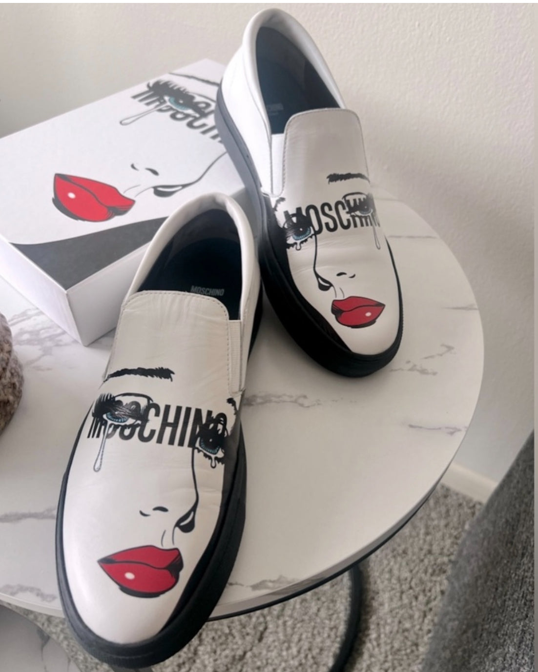 Moschino Flat Shoes-Preloved